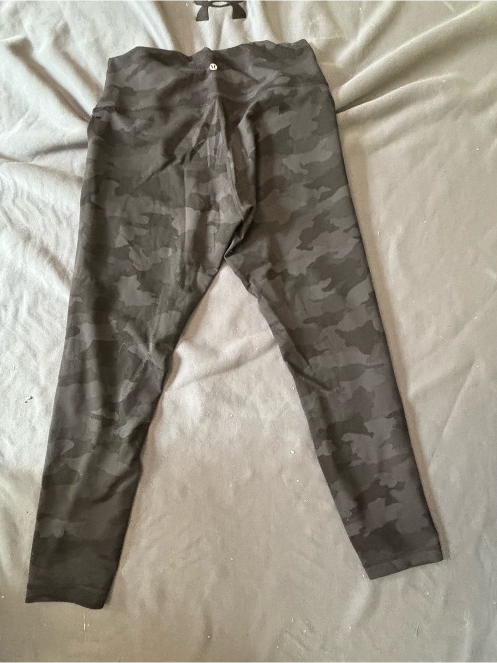 lululemon athletica women’s Dark Gray Camo Leggings